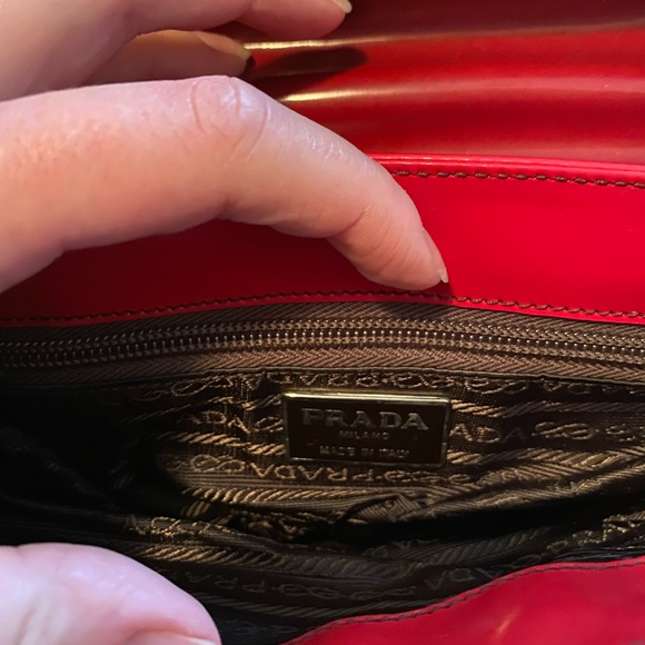 PRADA red hand bag - Picture 3 of 10